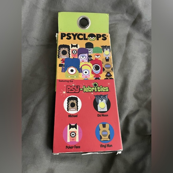 Psyclops IKE IPHONE 4 Case new in box-top of box not perfect - Picture 2 of 4